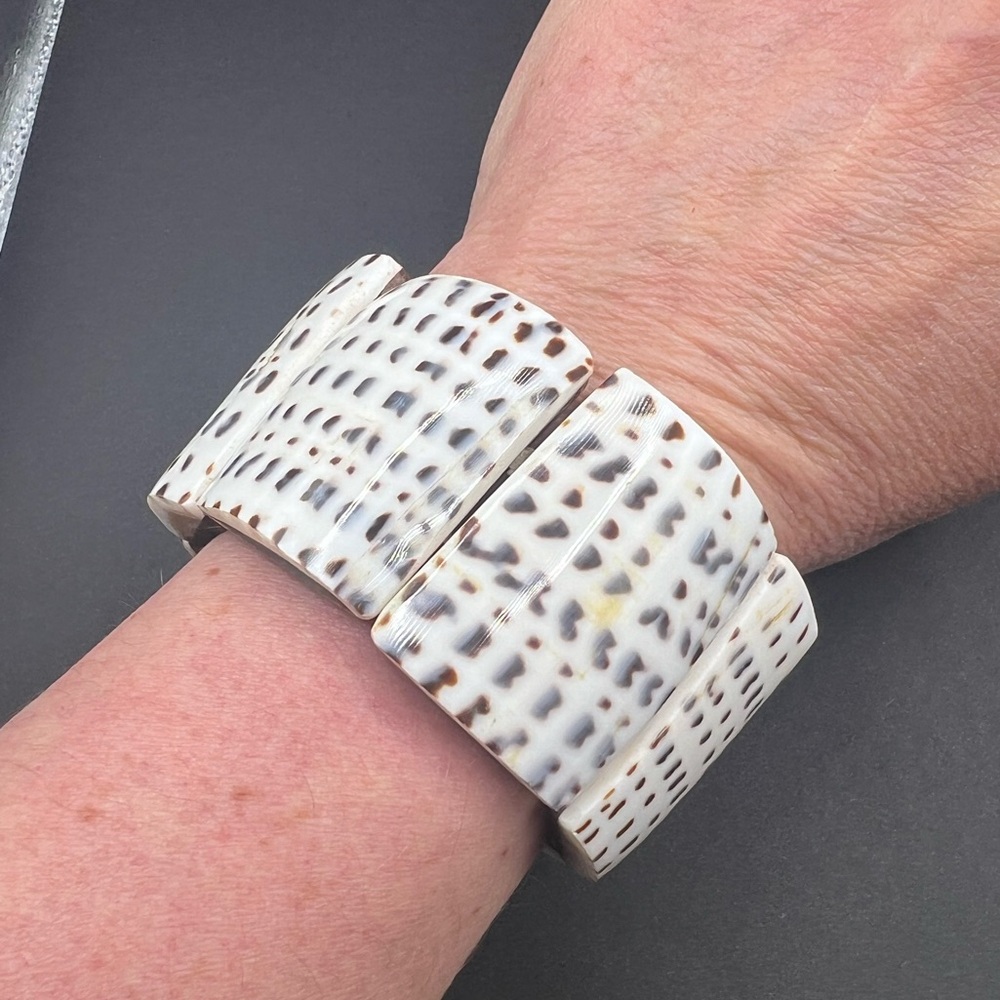 Leopard Shell Stretchable Bracelet NWT 🐆 🐚